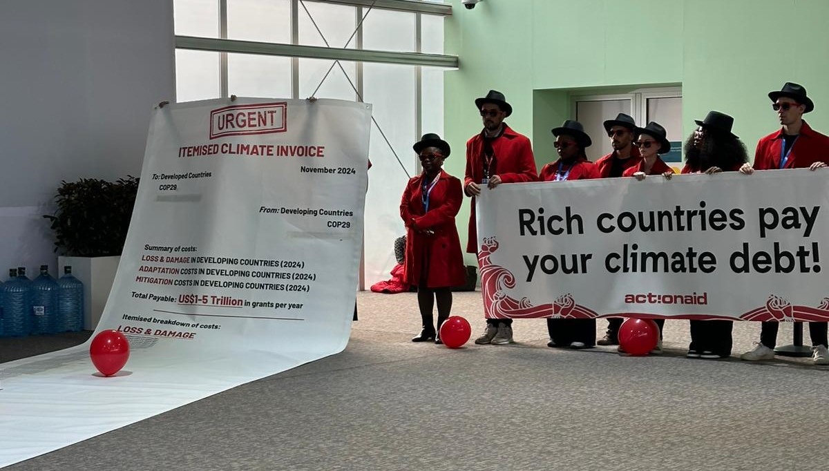 19 Nov. protesters using receipt in order to portray climate debt